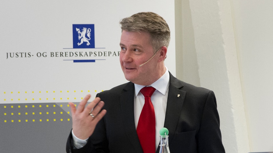 Justisdepartementet snur om egenvakthold på ...