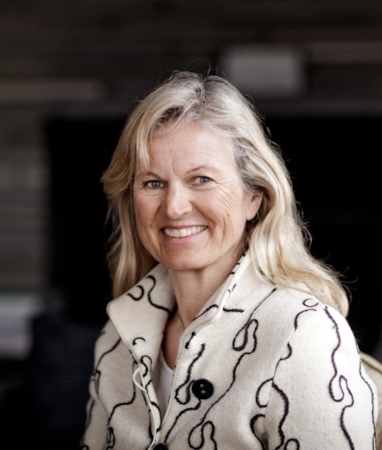 Portrettfoto av smilende Kristin  Krohn Devold