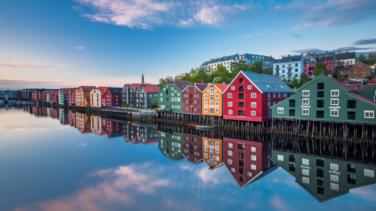 Illustrasjonsbilde av fargerike bryggehus i Trondheim.