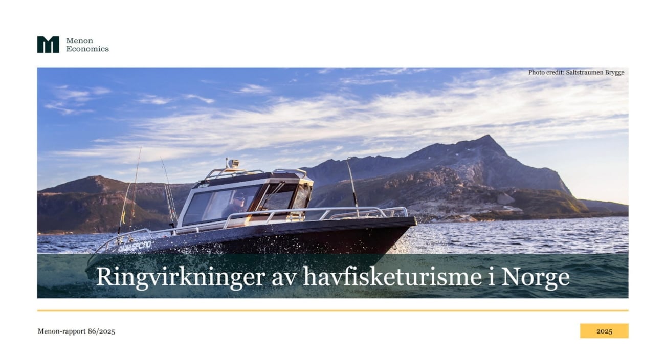 Forsiden av en rapport med bilde av en båt på havet, samt teksten Ringvirkninger av havfisketurisme i Norge 2025 og logoen til Menon Economics