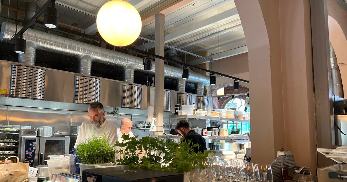 ansatte i arbeid på Bien Bar i Bergen
