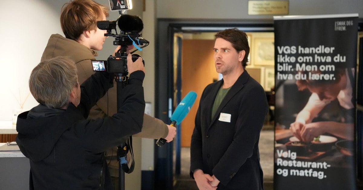Henrik Hamborg intervjues av NRK TV.