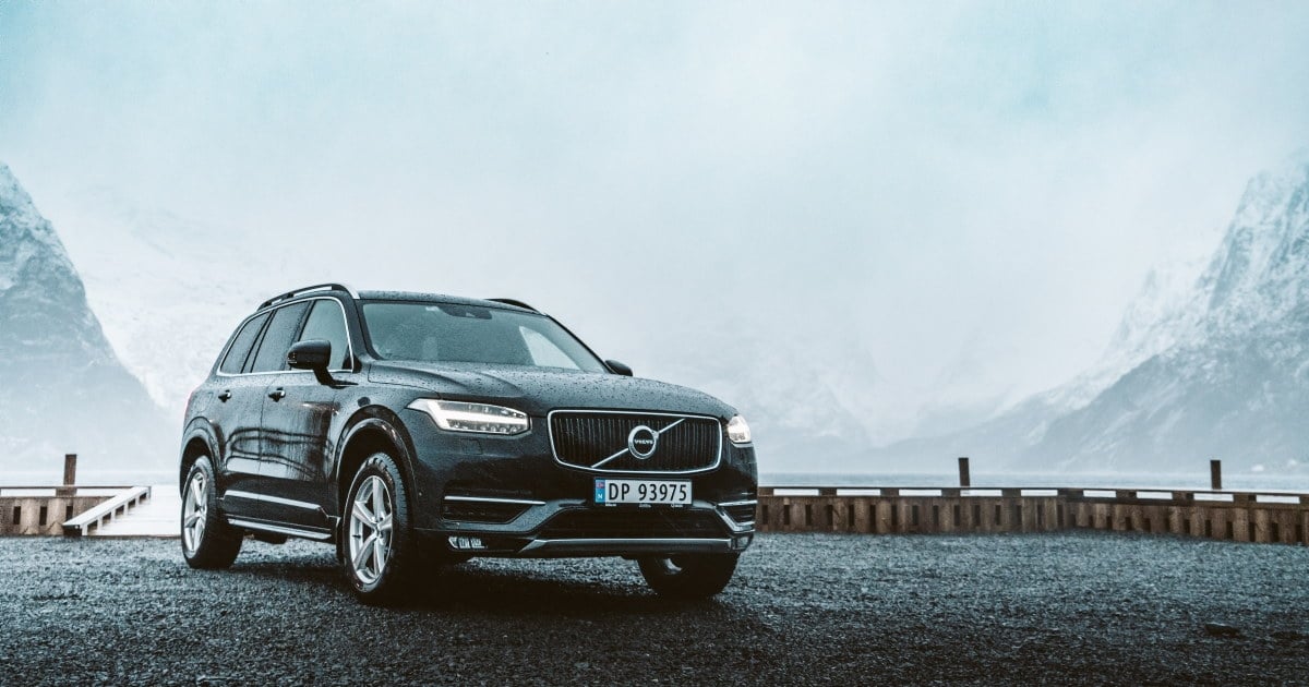 Volvo i naturen. Foto.