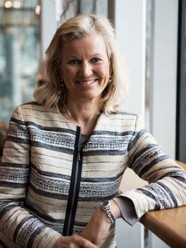 Bilde viser en smilende dame