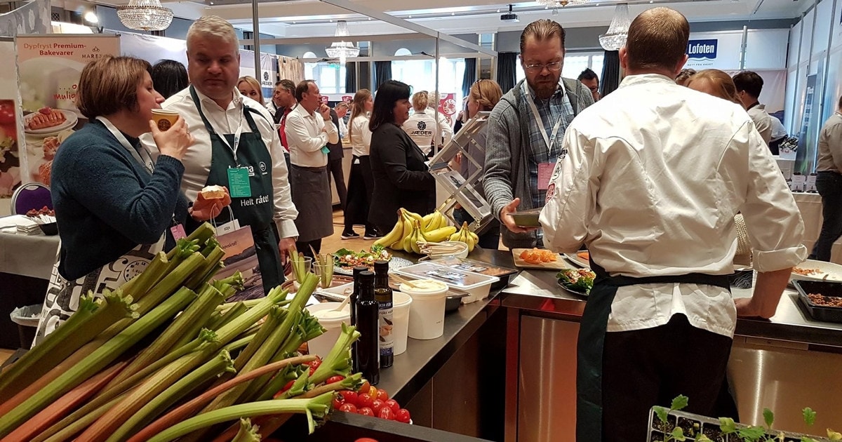 Leverandører og besøkende på messe
