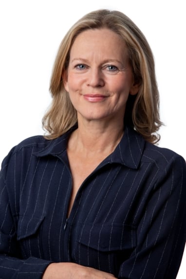 Et portrettbilde av en smilende kvinne